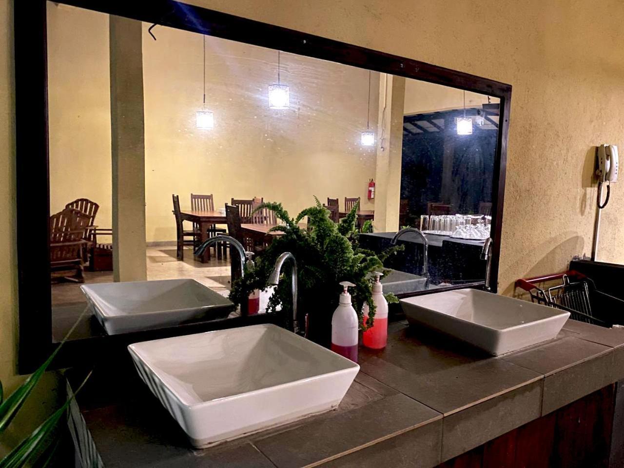 Athyantha Resort Anuradhapura Ngoại thất bức ảnh